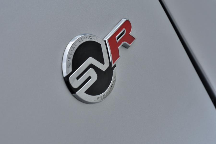 Логотип Jaguar F-Pace SVR 2019 года  (ZA) (фото 14 из 30)